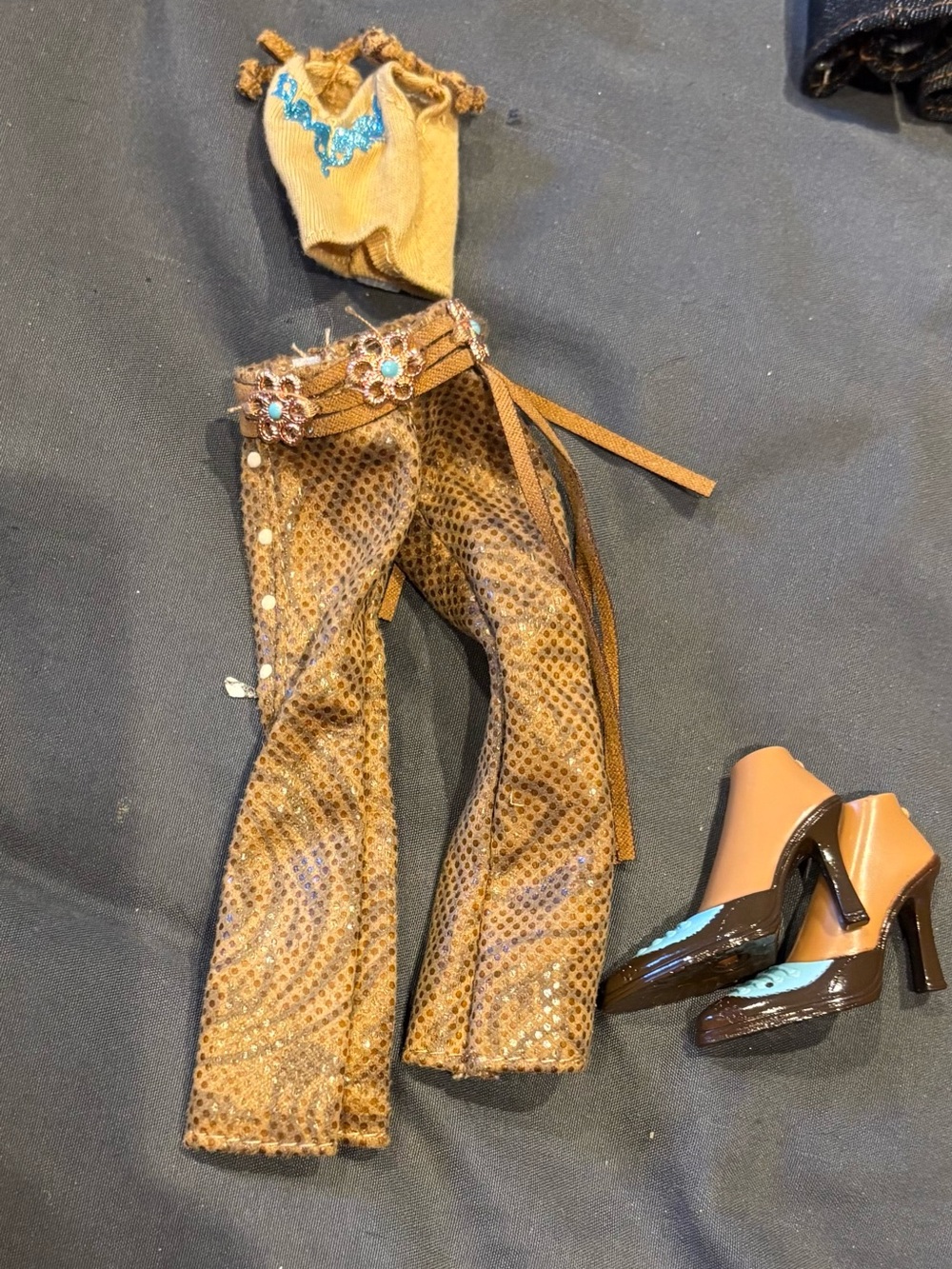 Bratz Wild Wild West - Kiana 2nd outfit